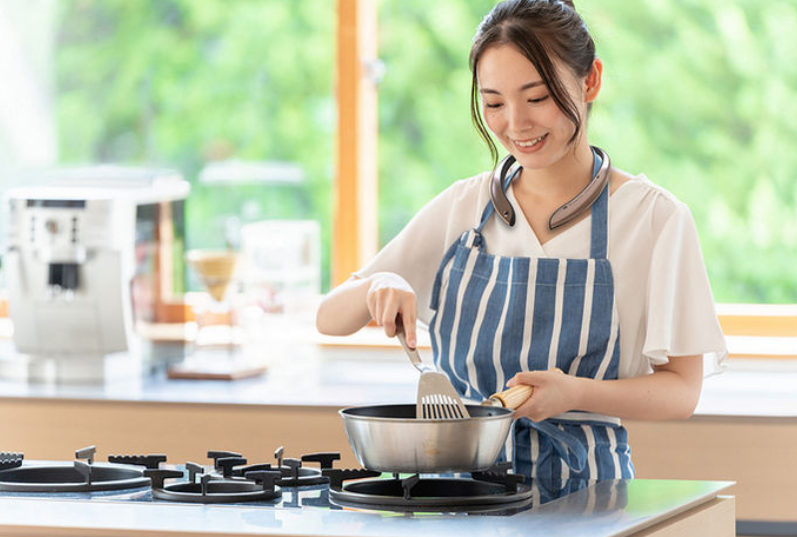 夏普发布 AI Smart Link 可穿戴设备:挂在脖子上的 AI 助手,支持自然语言沟通 夏普发布 AI Smart Link 可穿戴设备:挂在脖子上的 AI 助手,支持自然语言沟通