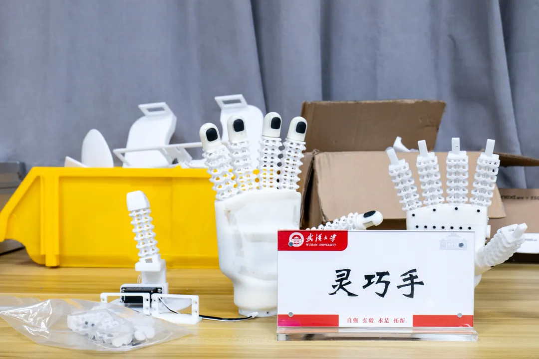 武汉大学首个人形机器人“天问”亮相：身长 1.7m、体重 65kg、36 个自由度