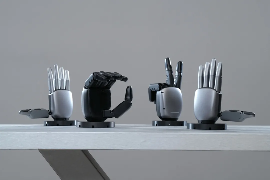 傅利叶发布新一代通用人形机器人 GR-2,CEO 顾捷称其有望三五年内迎来“GPT 时刻” 傅利叶发布新一代通用人形机器人 GR-2,CEO 顾捷称其有望三五年内迎来“GPT 时刻”