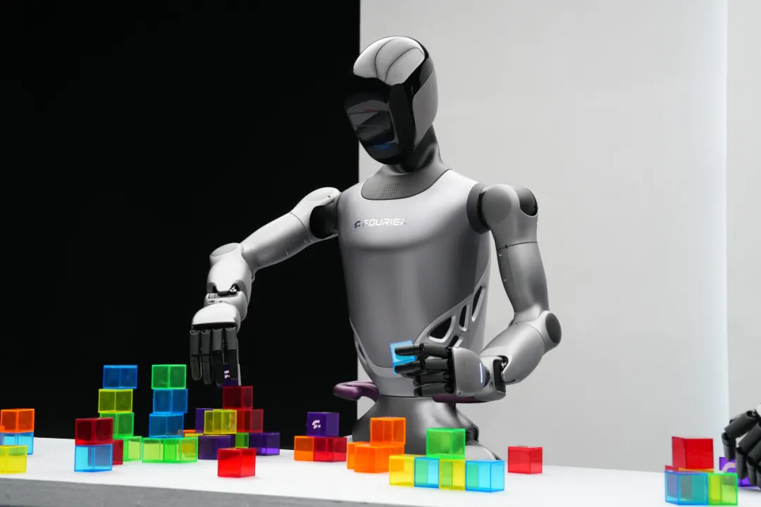傅利叶发布新一代通用人形机器人 GR-2,CEO 顾捷称其有望三五年内迎来“GPT 时刻” 傅利叶发布新一代通用人形机器人 GR-2,CEO 顾捷称其有望三五年内迎来“GPT 时刻”