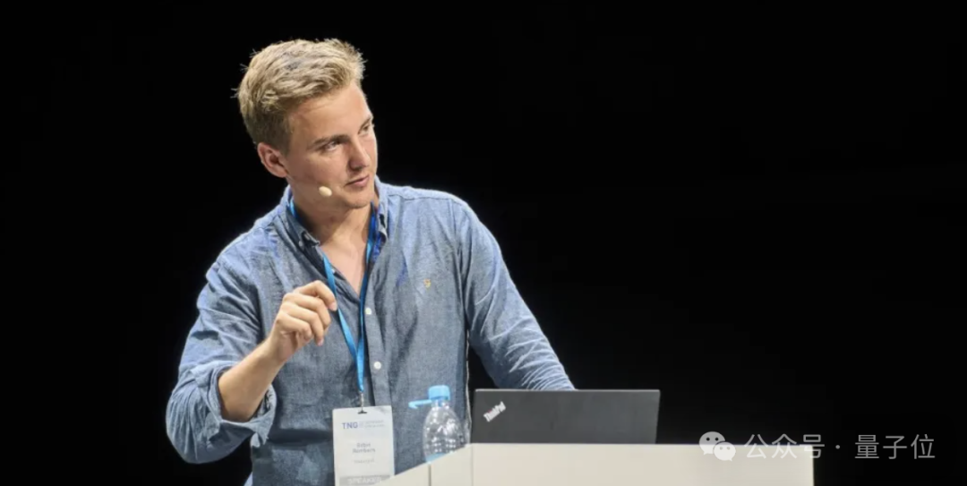 最新 AI 生图模型 Flux1.1 隐藏玩法，添加单反相机文件名获得超写实图像