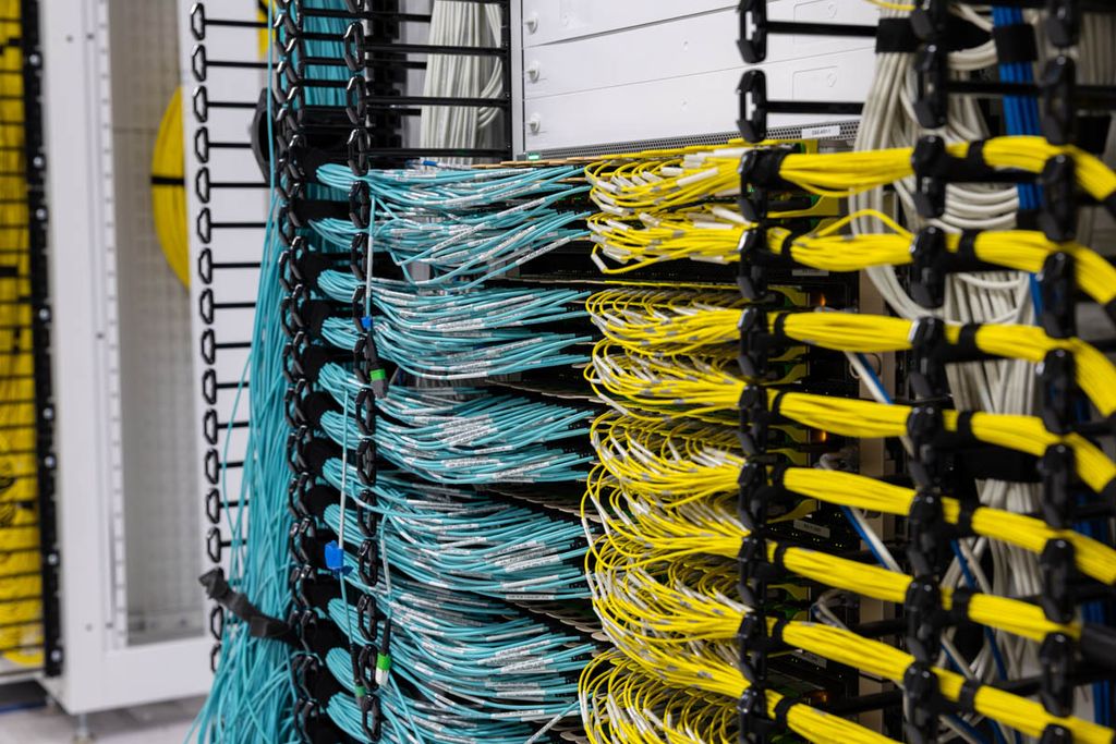 探秘全球最大 AI 集群 xAI Colossus:122 天建成,10 万张英伟达 H100 构筑马斯克 AI 愿景 探秘全球最大 AI 集群 xAI Colossus:122 天建成,10 万张英伟达 H100 构筑马斯克 AI 愿景