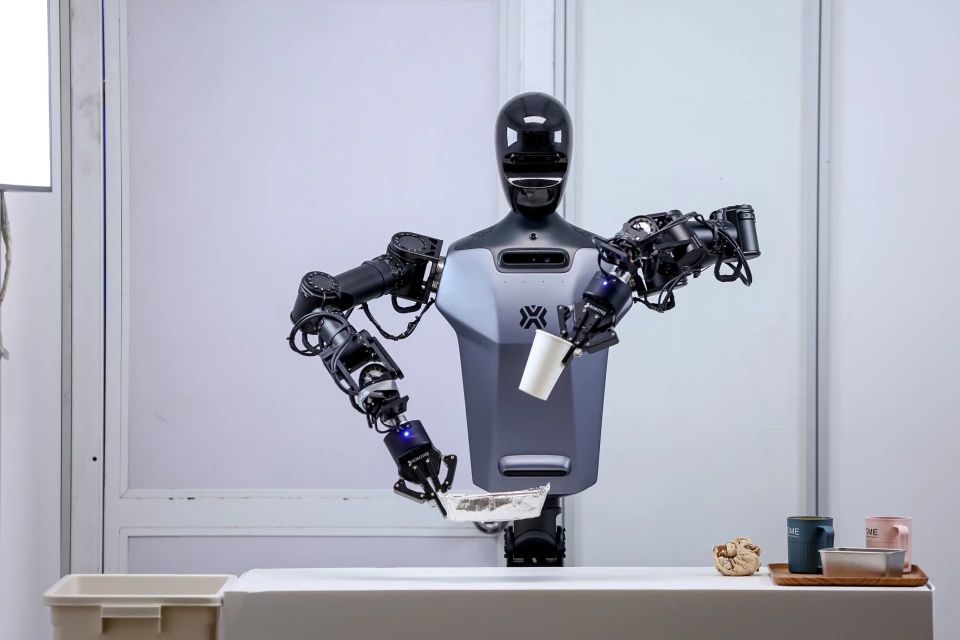 优必选与北京人形机器人创新中心推出“天工行者”科研机器人,售价29.9万元 优必选联合北京人形机器人创新中心发布“天工行者”科研机器人,29.9 万元