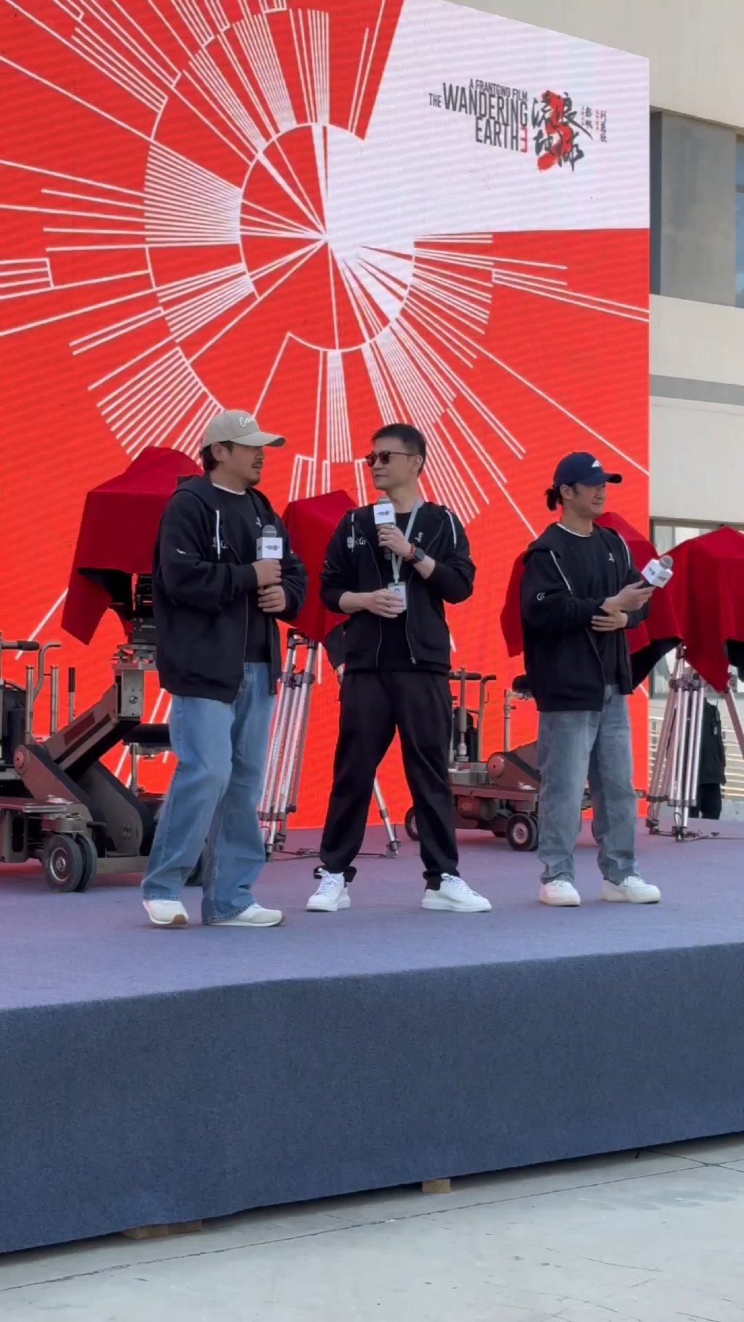 《流浪地球 3》剧组用上专属 AI 问答应用 WEi：基于 DeepSeek，内部资料高效检索