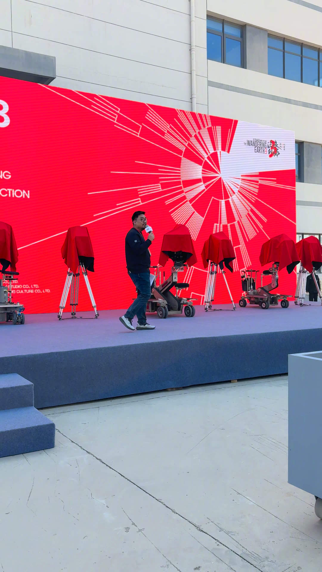 《流浪地球 3》剧组用上专属 AI 问答应用 WEi：基于 DeepSeek，内部资料高效检索