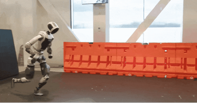 特斯拉机器人史上最大规模招聘:三年打造50万台规模,不仅送进厂还要送“上天” 特斯拉机器人史上最大规模招聘:三年打造 50 万台规模,不仅送进厂还要送“上天”