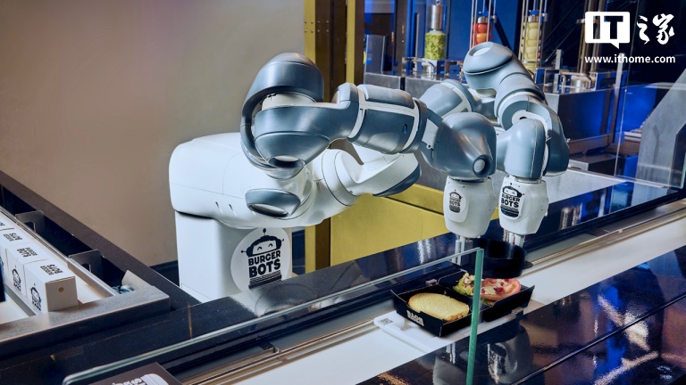 美国加州新概念餐厅用机器人做汉堡，制作一个仅需 27 秒
