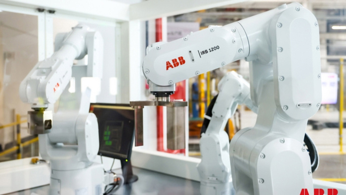 瑞士工程巨头 ABB 扩大在华机器人布局，推出三款新品瞄准中国中型企业