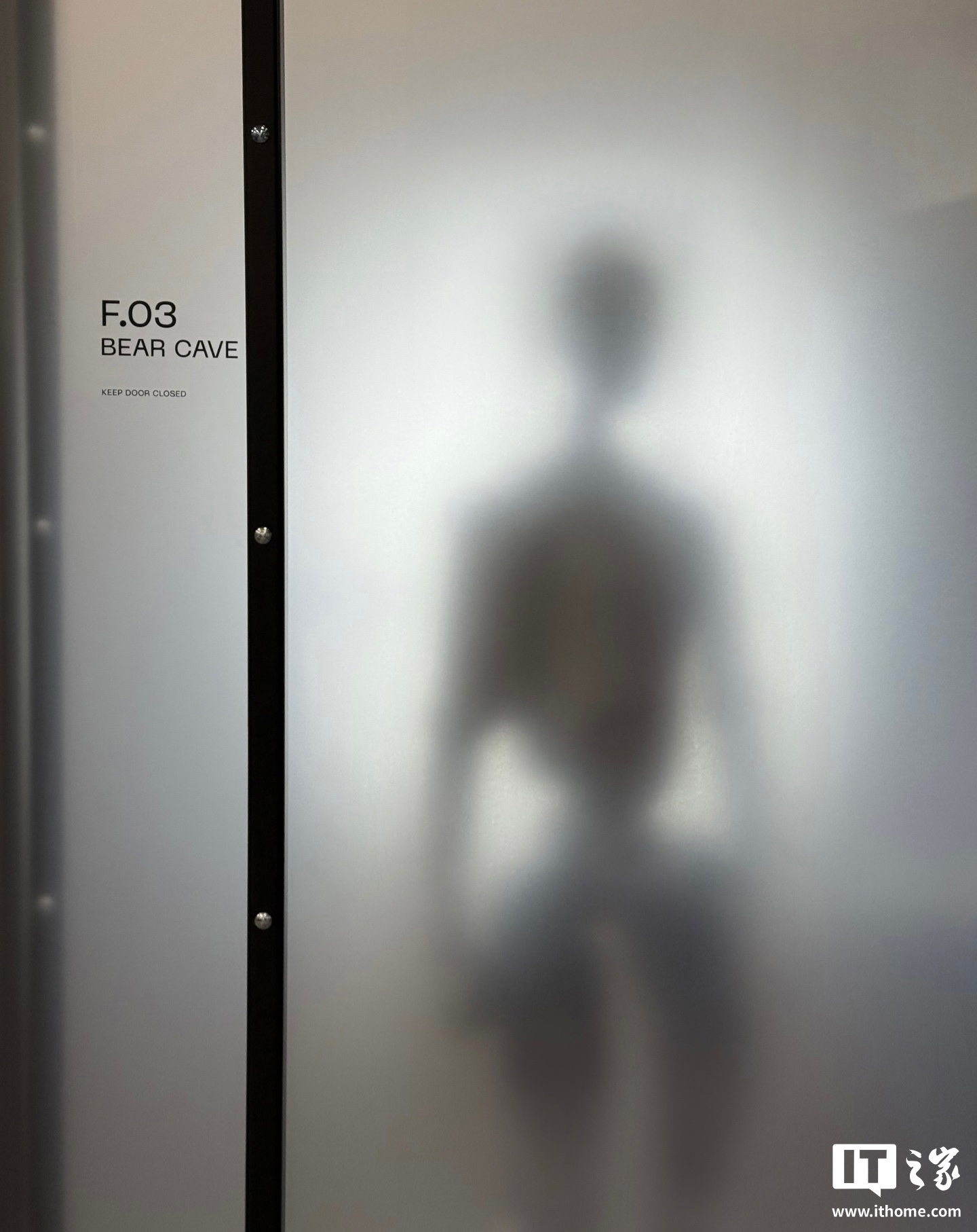 Figure CEO:四年内部署10万台人形机器人,重塑劳动力市场 Figure CEO:将在四年内部署 10 万台人形机器人,改变劳动力市场